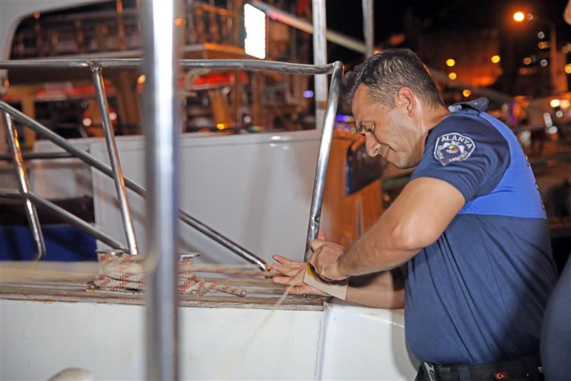 Alanya belediyesi o tekneleri mühürledi