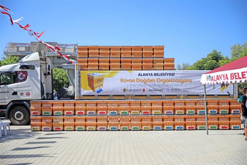 Arı üreticilerine başkan yücel’den kovan desteği sürüyor