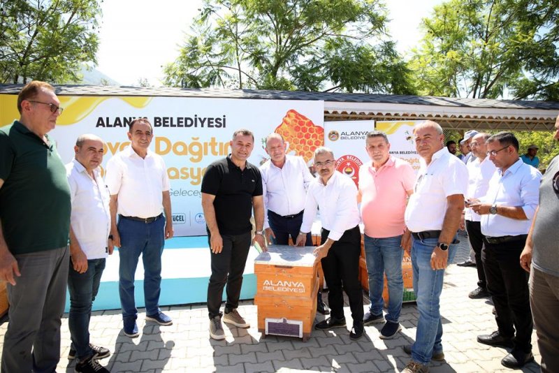 Arı üreticilerine başkan yücel’den kovan desteği sürüyor