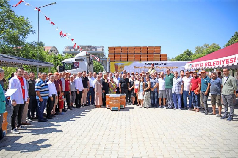 Arı üreticilerine başkan yücel’den kovan desteği sürüyor