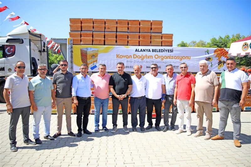 Arı üreticilerine başkan yücel’den kovan desteği sürüyor