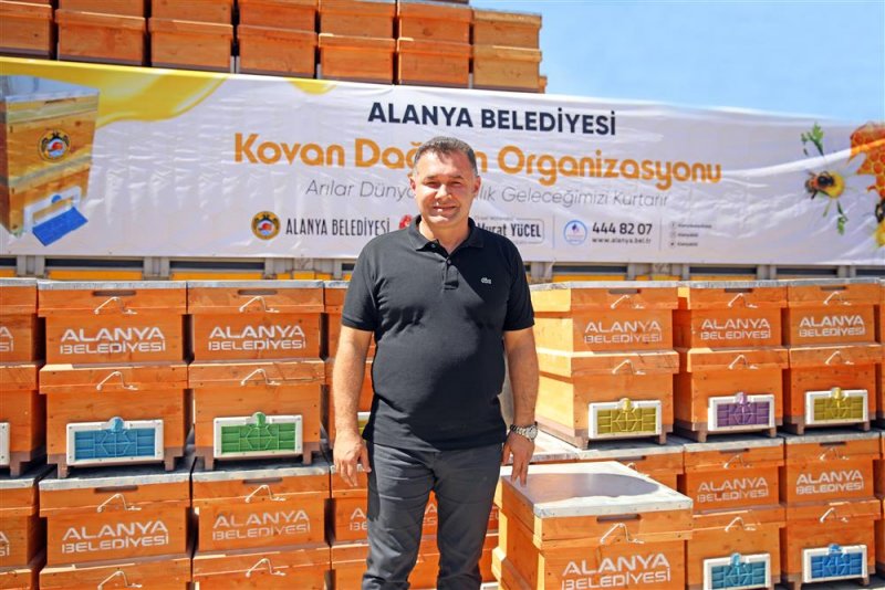 Arı üreticilerine başkan yücel’den kovan desteği sürüyor