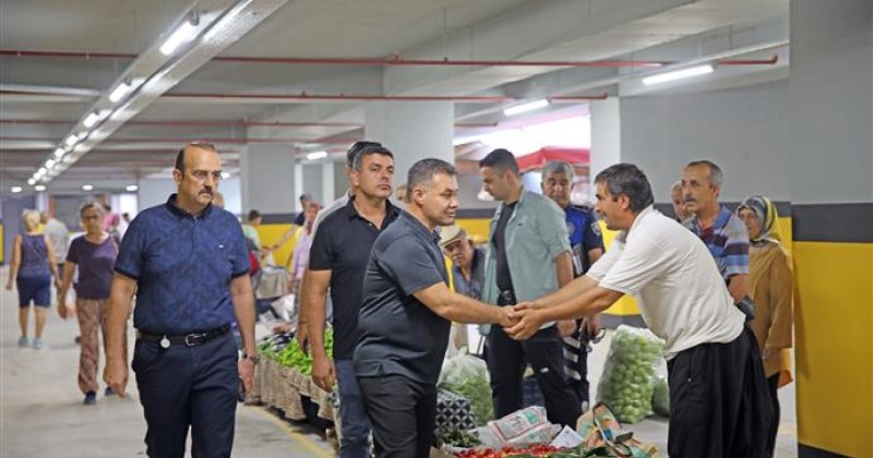 Başkan yücel cuma pazarı’nda esnaf ve vatandaşlarla bir araya geldi
