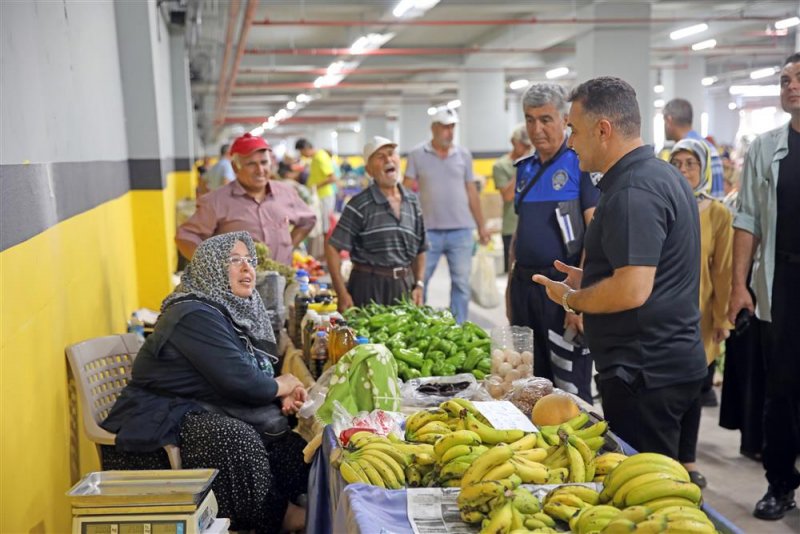 Başkan yücel cuma pazarı’nda esnaf ve vatandaşlarla bir araya geldi