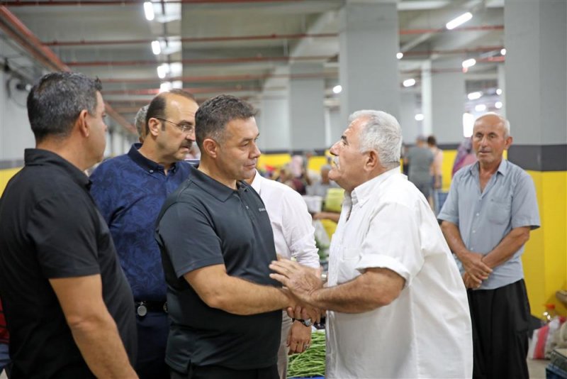 Başkan yücel cuma pazarı’nda esnaf ve vatandaşlarla bir araya geldi