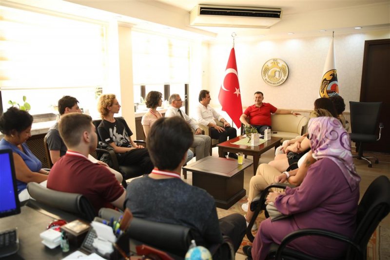 Başkan yücel’den yks şampiyonlarına bisiklet hediyesi