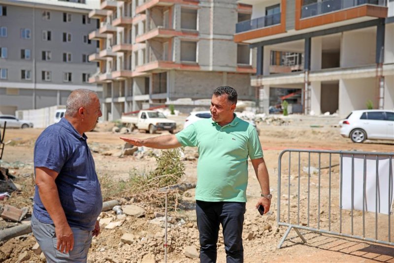 Başkan yücel mahmutlar’da asfalt çalışmalarını yerinde inceledi