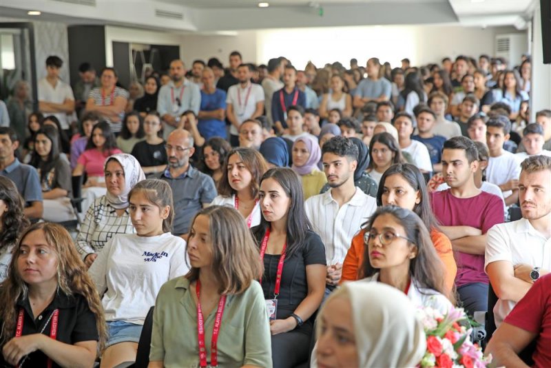 Başkan yücel yks’de ilk on bine giren öğrencileri ödüllendirdi yücel: “etüt merkezimiz başarıdan başarıya koşuyor”