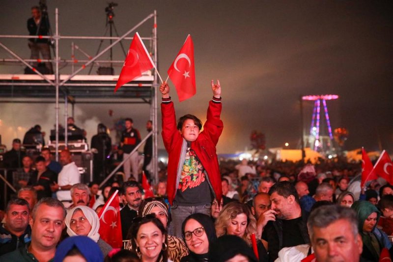 Gökbel coşkusu iki muhteşem konser ile başladı gökbel’de rekor! 70 bin kişilik büyük şölen