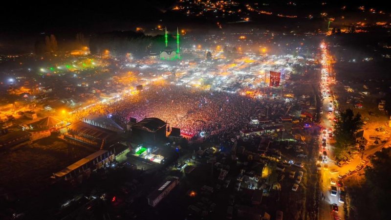 Gökbel coşkusu iki muhteşem konser ile başladı gökbel’de rekor! 70 bin kişilik büyük şölen