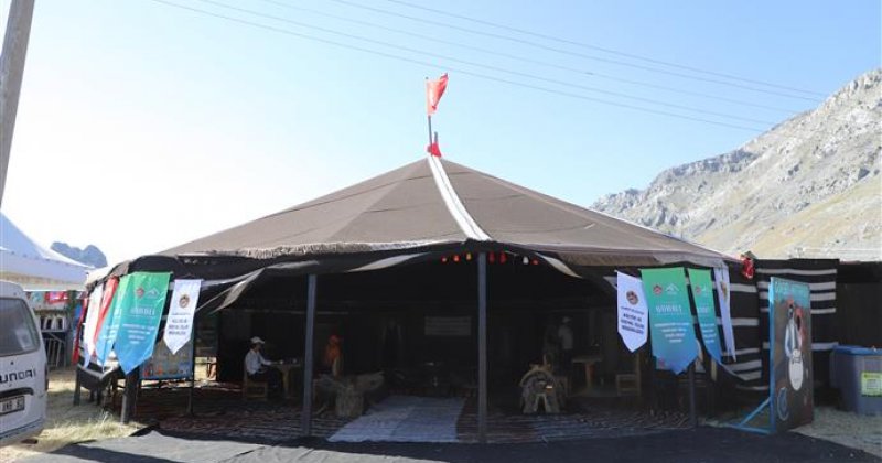 Gökbel’de kurulan yörük çadırı ziyaretçi akınına uğradı