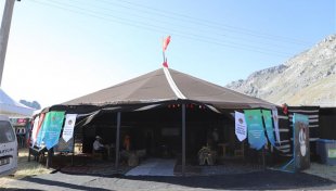 Gökbel’de kurulan yörük çadırı ziyaretçi akınına uğradı