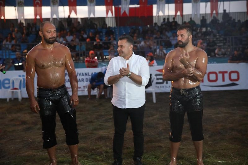 Gökbel’in başpehlivanı ali gürbüz oldu