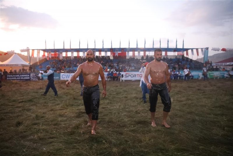 Gökbel’in başpehlivanı ali gürbüz oldu