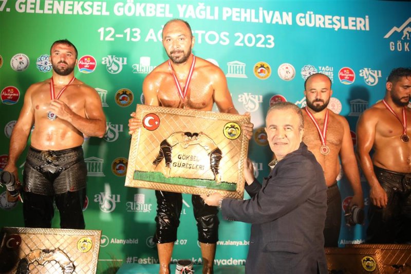 Gökbel’in başpehlivanı ali gürbüz oldu