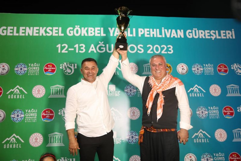 Gökbel’in başpehlivanı ali gürbüz oldu