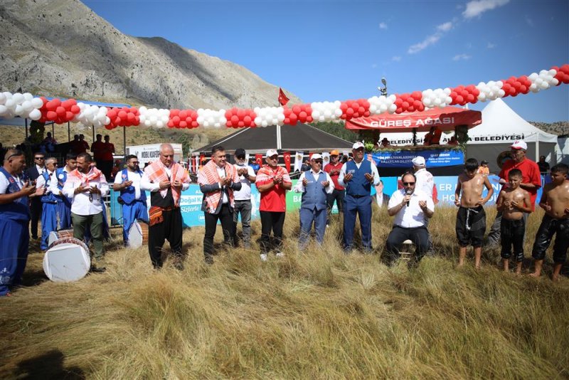 Gökbel’in başpehlivanı ali gürbüz oldu