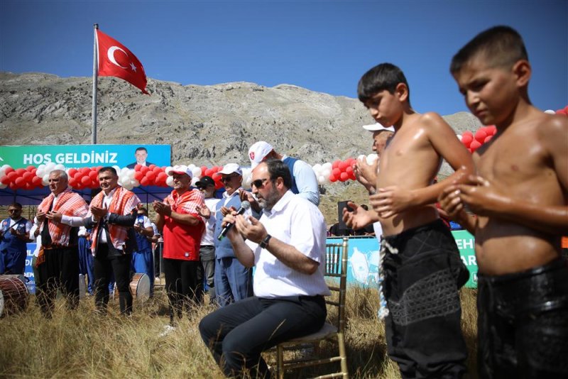 Gökbel’in başpehlivanı ali gürbüz oldu
