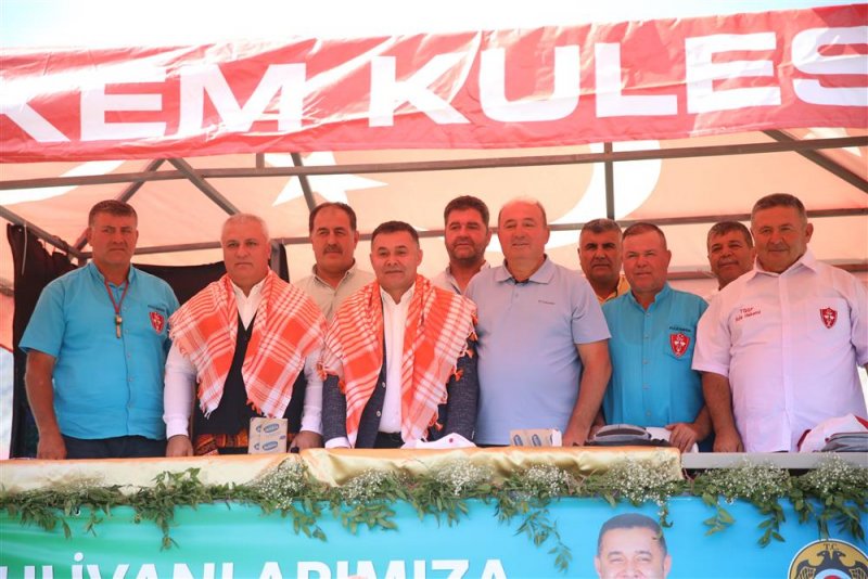 Gökbel’in başpehlivanı ali gürbüz oldu