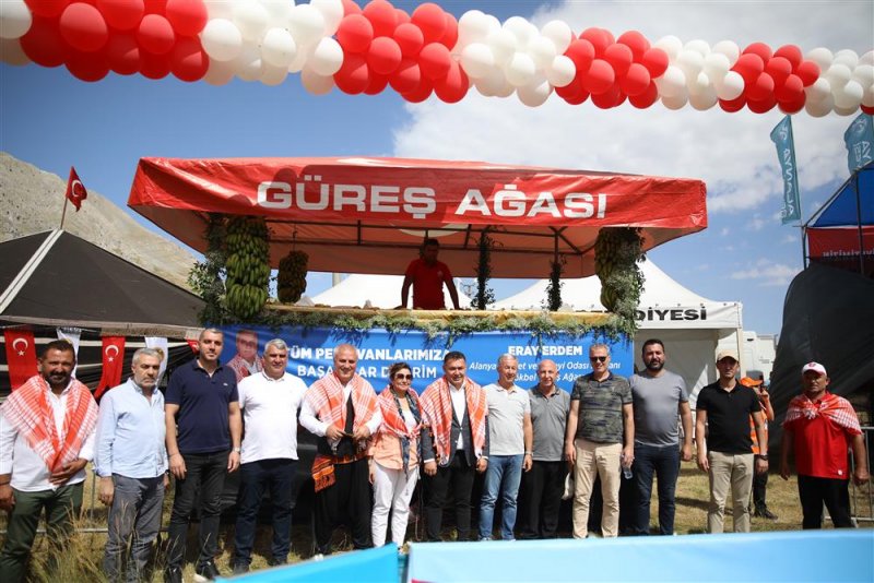 Gökbel’in başpehlivanı ali gürbüz oldu