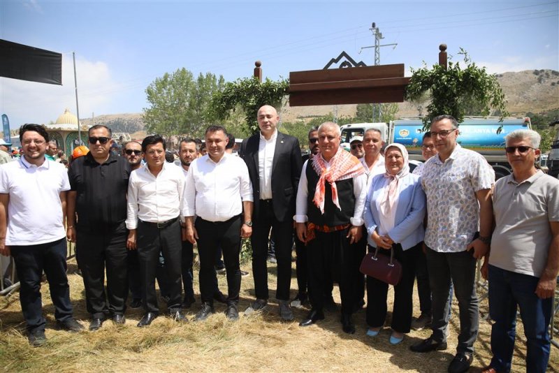 Gökbel’in başpehlivanı ali gürbüz oldu