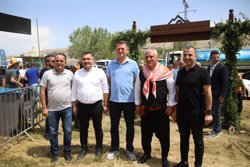 Gökbel’in başpehlivanı ali gürbüz oldu