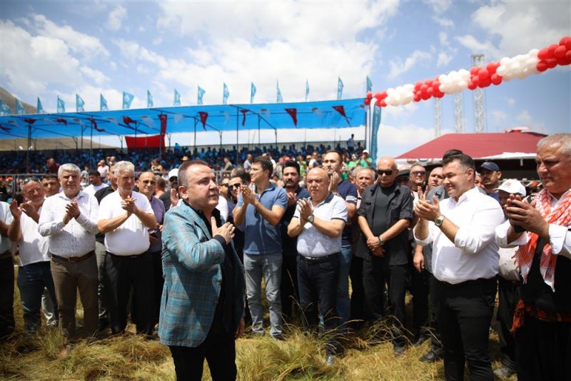 Gökbel’in başpehlivanı ali gürbüz oldu