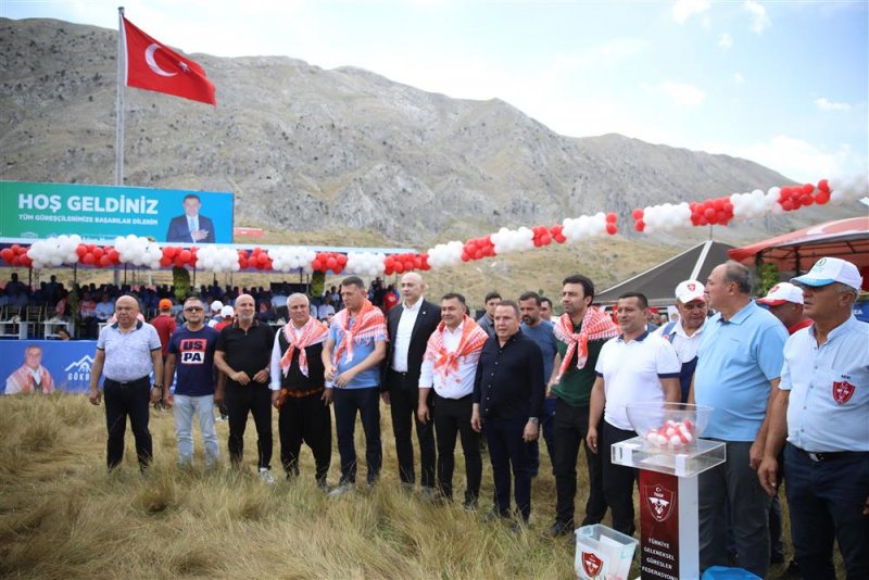 Gökbel’in başpehlivanı ali gürbüz oldu