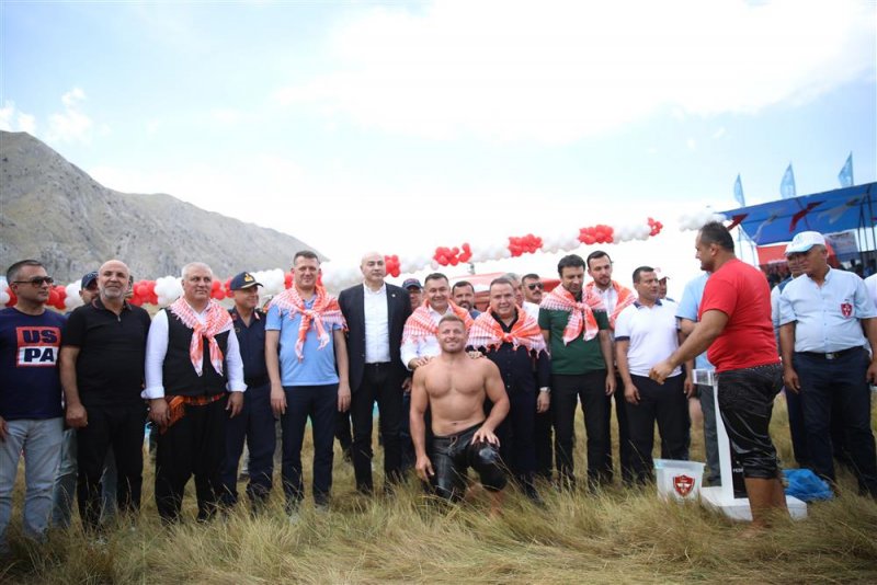 Gökbel’in başpehlivanı ali gürbüz oldu