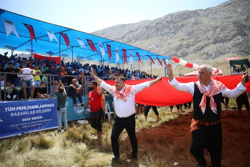 Gökbel’in başpehlivanı ali gürbüz oldu
