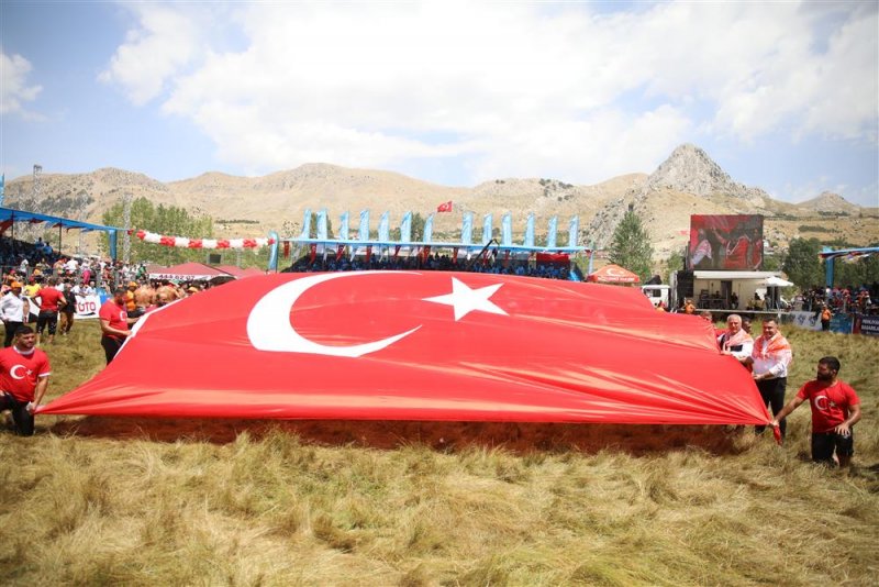 Gökbel’in başpehlivanı ali gürbüz oldu