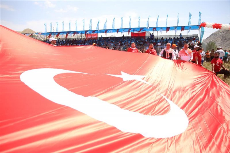 Gökbel’in başpehlivanı ali gürbüz oldu