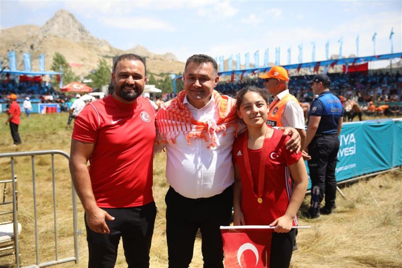 Gökbel’in başpehlivanı ali gürbüz oldu