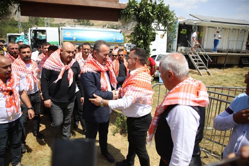 Gökbel’in başpehlivanı ali gürbüz oldu