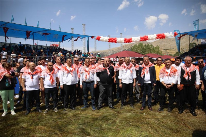 Gökbel’in başpehlivanı ali gürbüz oldu