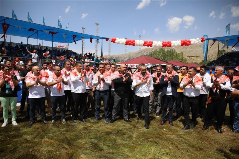 Gökbel’in başpehlivanı ali gürbüz oldu