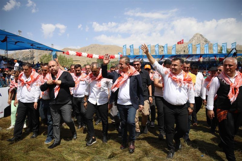 Gökbel’in başpehlivanı ali gürbüz oldu