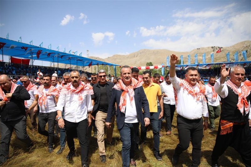 Gökbel’in başpehlivanı ali gürbüz oldu