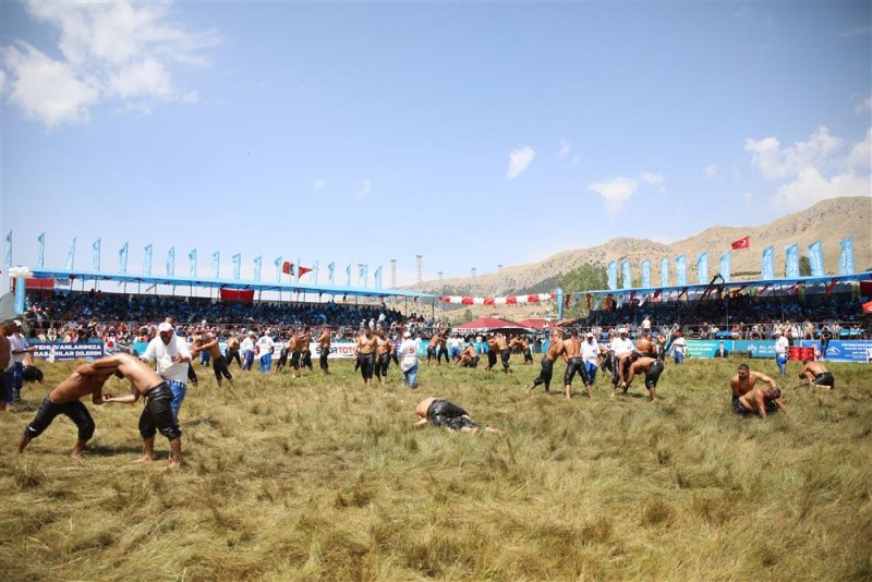 Gökbel’in başpehlivanı ali gürbüz oldu