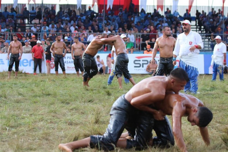 Gökbel’in başpehlivanı ali gürbüz oldu
