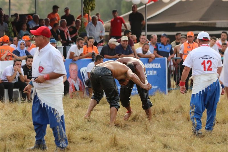 Gökbel’in başpehlivanı ali gürbüz oldu