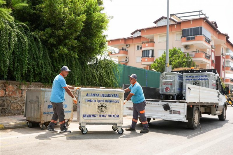 Hız kesmeyen yatırımlara bir yenisi daha 2 bin 150 adet yeni çöp konteyneri