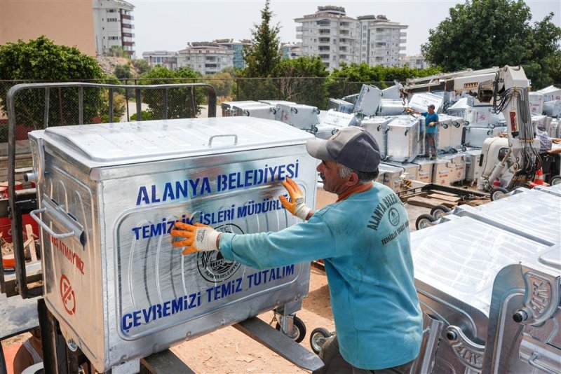 Hız kesmeyen yatırımlara bir yenisi daha 2 bin 150 adet yeni çöp konteyneri