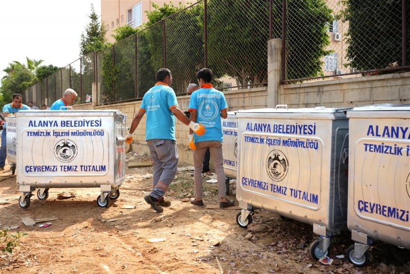 Hız kesmeyen yatırımlara bir yenisi daha 2 bin 150 adet yeni çöp konteyneri
