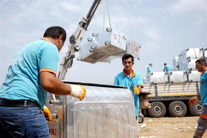 Hız kesmeyen yatırımlara bir yenisi daha 2 bin 150 adet yeni çöp konteyneri