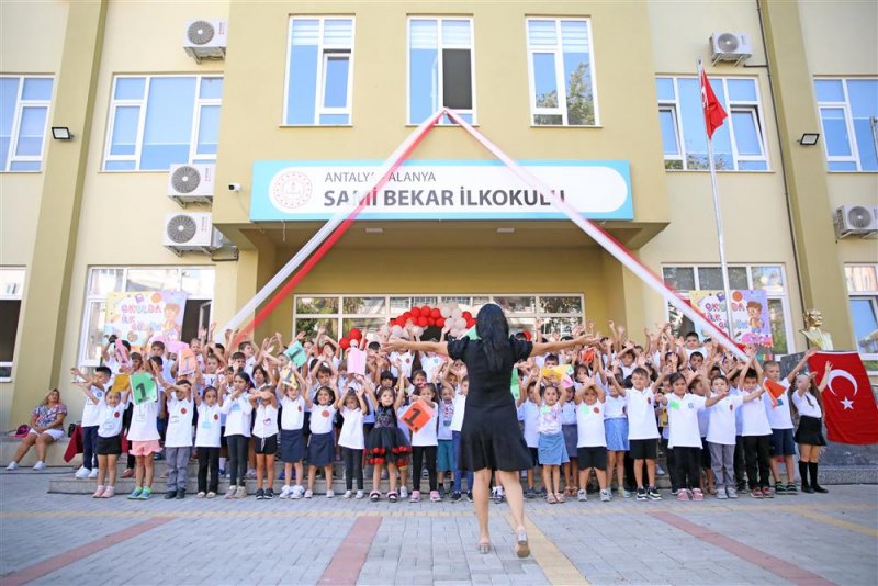2023-2024 eğitim öğretim döneminin ilk ders zili çaldı