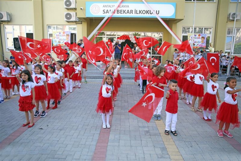 2023-2024 eğitim öğretim döneminin ilk ders zili çaldı