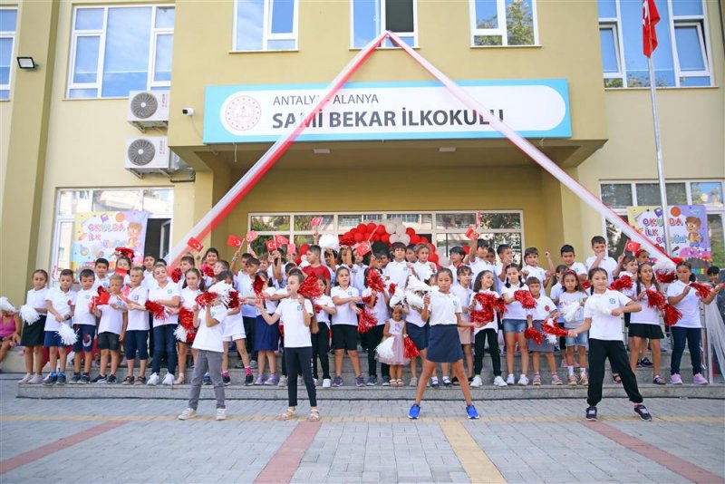2023-2024 eğitim öğretim döneminin ilk ders zili çaldı