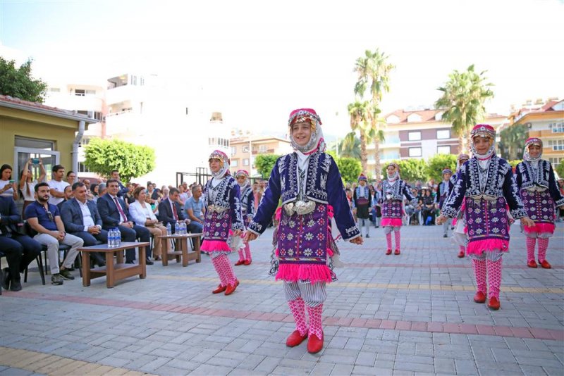2023-2024 eğitim öğretim döneminin ilk ders zili çaldı
