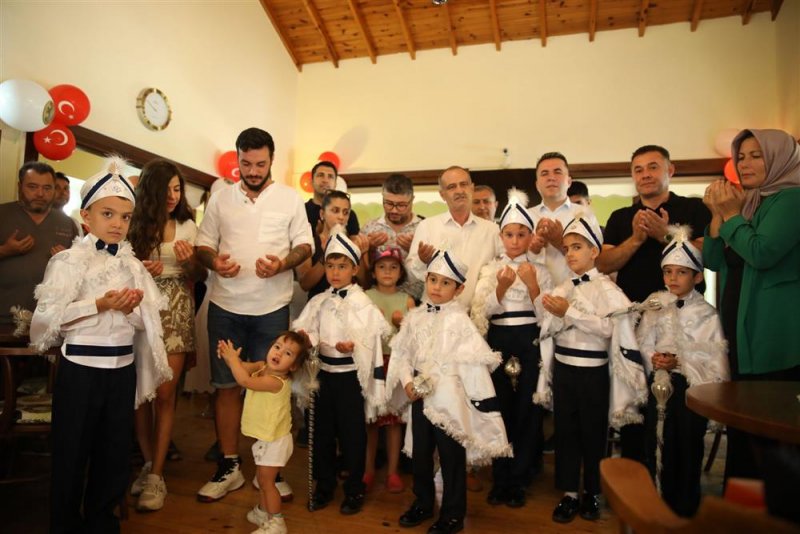 Alanya belediyesi 500 çocuğu sünnet etti - çocukların kirveliğini başkan yücel yaptı